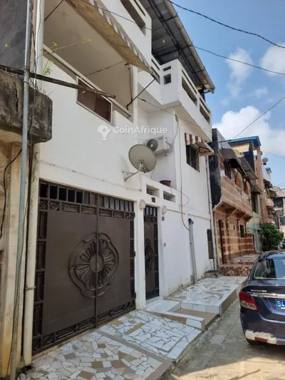 Villa duplex 7 pièces avec cour — Yopougon Mamie Adjoua