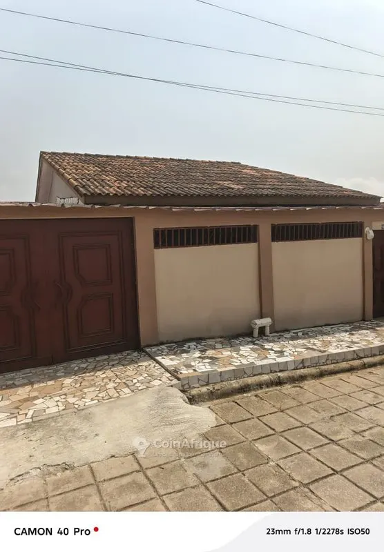 Villa basse 4 pièces avec garage — Cocody