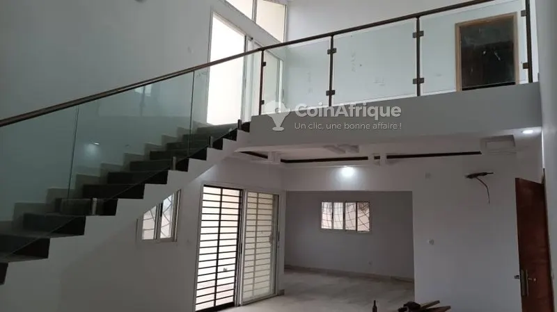 Villa 5 pièces — Cocody Angré 9e tranche