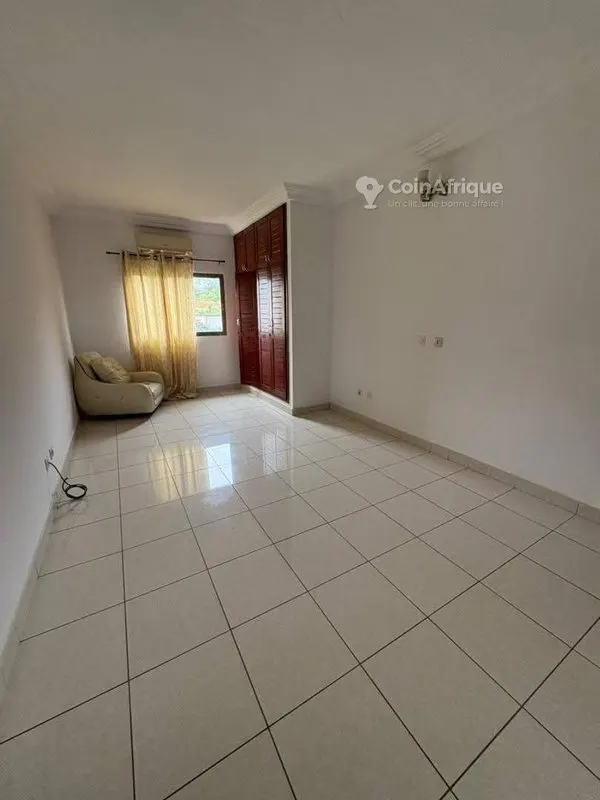 Appartement 3 pièces avec piscine commune — Atoban