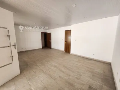Maison 4 pièces à louer — Cocody