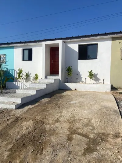 Villa basse 2 pièces avec terrasse — Bingerville Marchoux