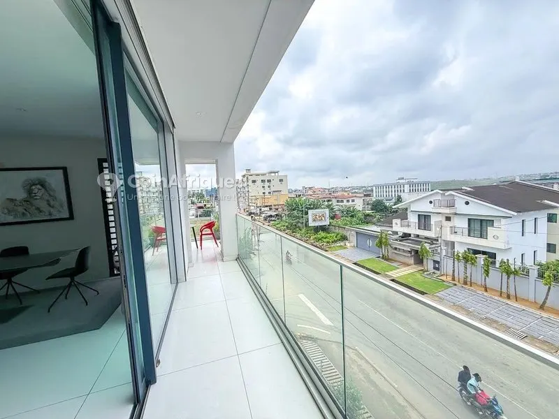 Appartement 4 pièces avec terrasse — Riviera M'badon