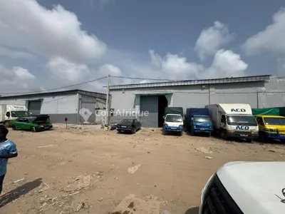 Dépôts logistiques 2 unités (550 m² + 450 m²) — Koumassi