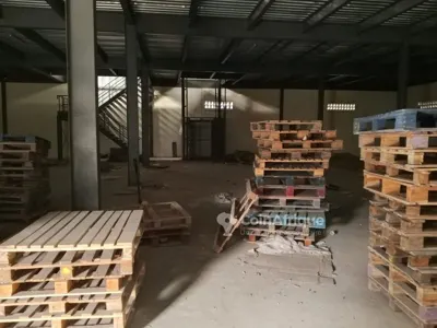 Entrepôt mezzanine 2680 m² avec ACD — Treichville Zone 3