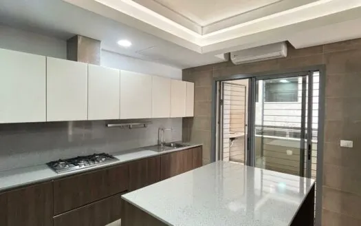 Appartement 3 pièces plus avec terrasse — Marcory Zone 4