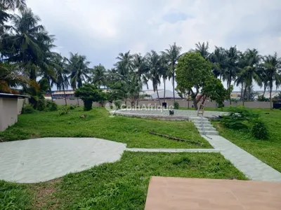 Villa 6 pièces pied dans l'eau avec piscine — Vridi Cité
