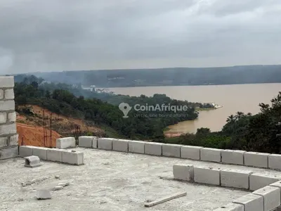 Immeuble 4 pièces en quasi-finition — Bingerville