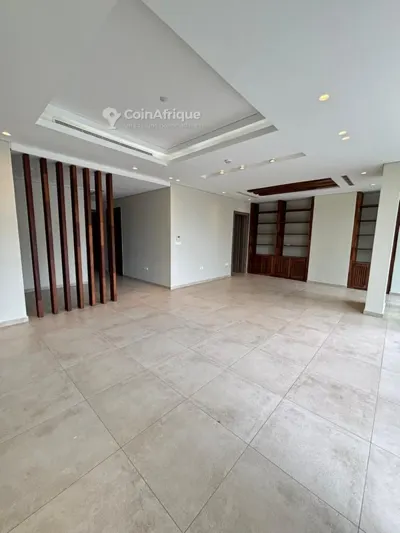 Appartement 3 pièces standing avec piscine — Marcory Zone 4