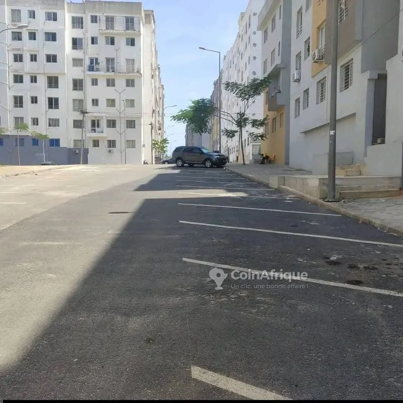 Appartement 4 pièces avec ascenseur — Yopougon Locodjro Cité Adoha