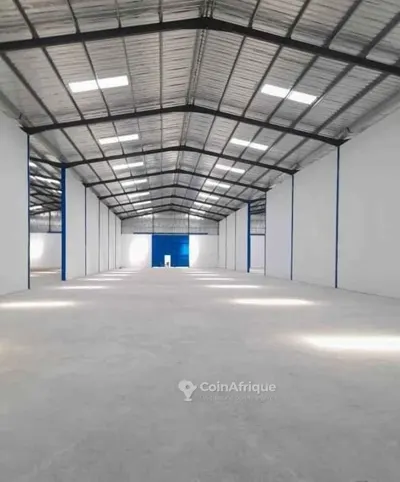 Entrepôts haut de gamme 1 440 m² — Koumassi
