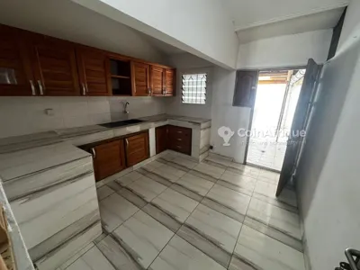 Villa basse 4 pièces en cité fermée — Angré Cité Djibi