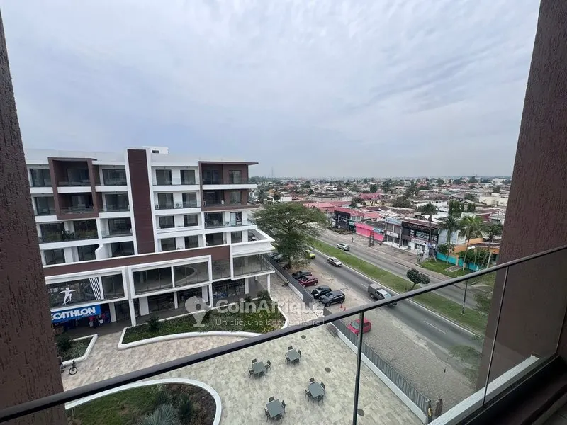 Appartement meublé 3 pièces avec parking — Cocody
