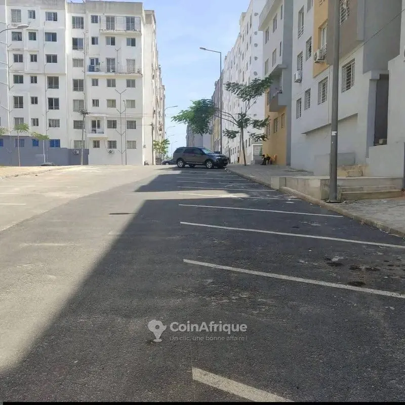 Appartement 4 pièces avec ascenseur — Yopougon Locodjoro