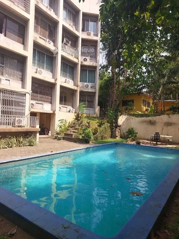 Appartement 3 pièces avec piscine — Cocody Canébière