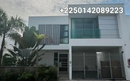 Villa duplex 5 pièces avec piscine — Bingerville