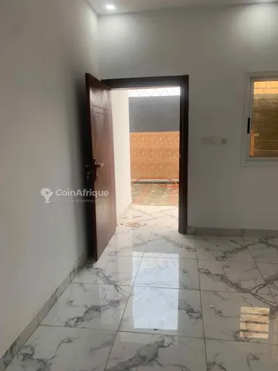 Appartement 3 pièces avec 3 douches — Yopougon Azito