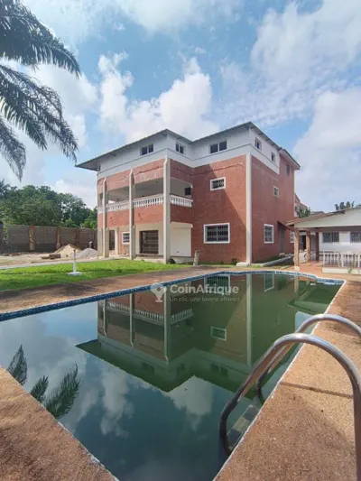 Villa duplex 13 pièces avec piscine — Riviera 3