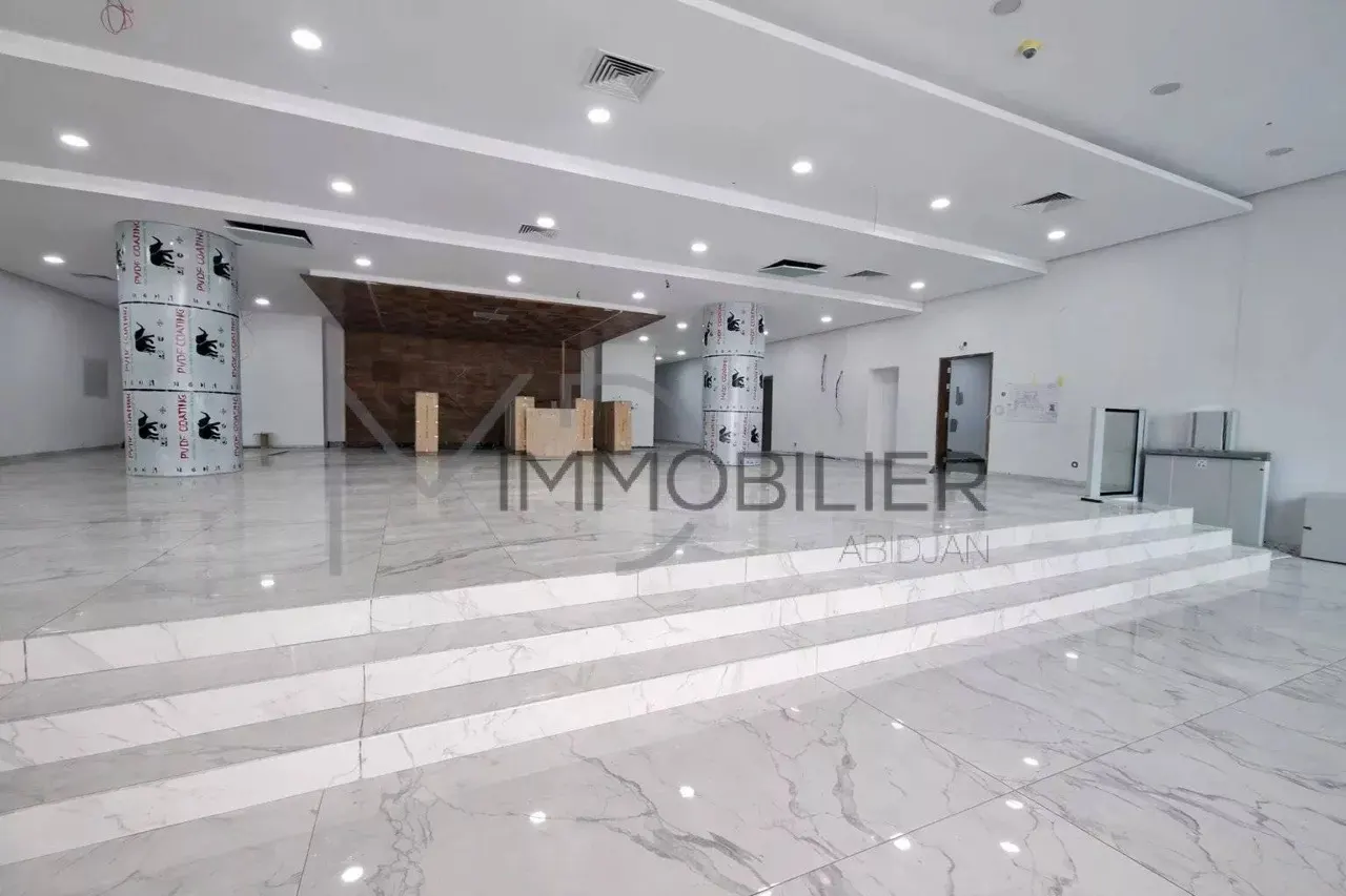 Plateaux de bureaux aménagés 200-800 m² — Plateau