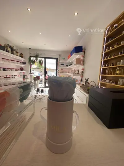 Local commercial en mezzanine avec toilette — Marcory Zone 4