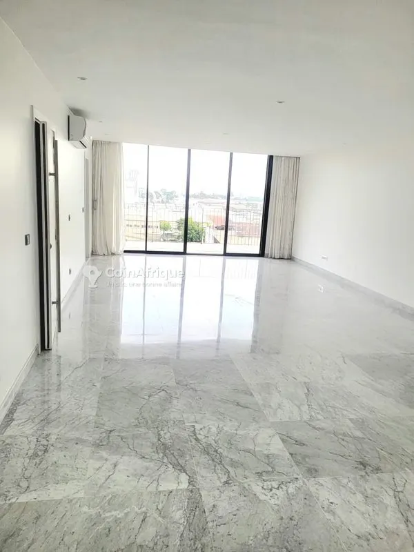 Appartement haut standing 4 pièces — Marcory Zone 4