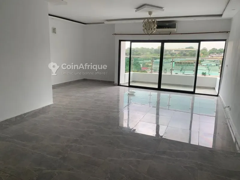 Location appartement 4 pièces 2 Plateaux polyclinique