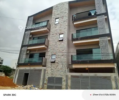 Location appartement 4 pièces à cocody rivera palmeraie non loin de quik market  au 2ème et 3ème étage