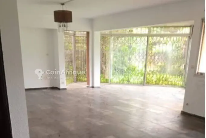 Appartement 3 pièces avec jardin — Plateau