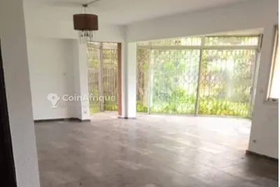 Appartement 3 pièces avec jardin — Plateau
