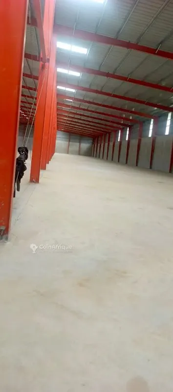 Entrepôt 10 000 m² emplacement stratégique — Autoroute Nord PK 26
