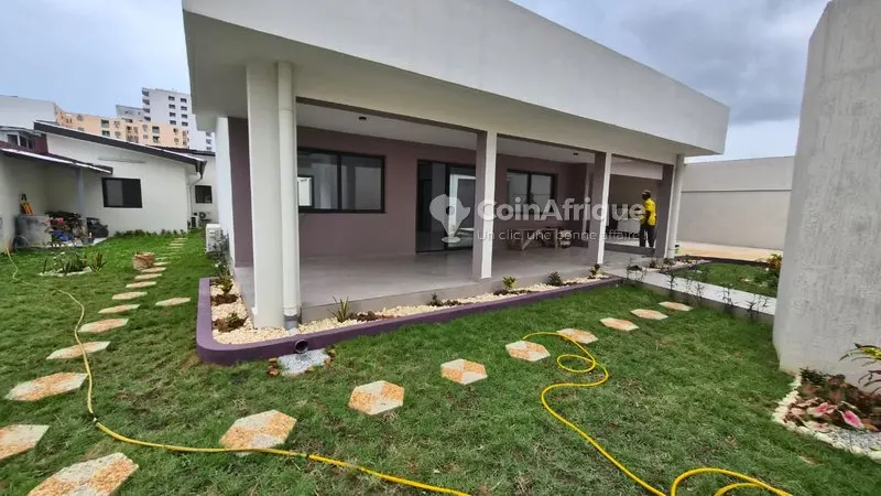 Villa basse 3 chambres fraîchement rénovée — Zone 4 Chatmante