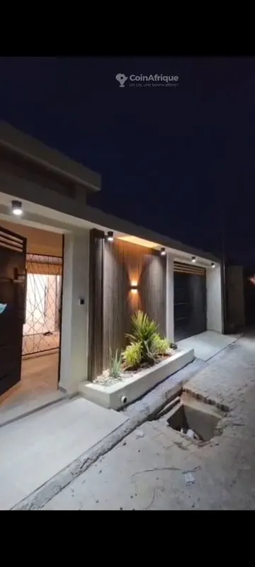 Villa basse 4 pièces avec garage — Bingerville Sebia Yao