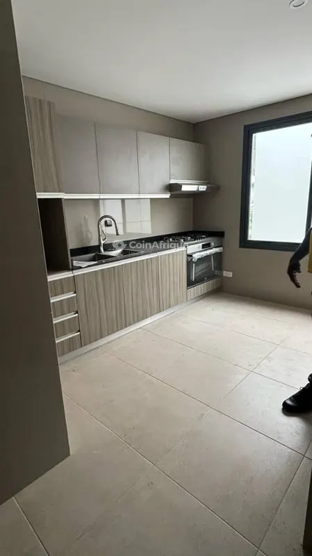 Appartement 4 pièces haut standing — Cocody 2 Plateaux