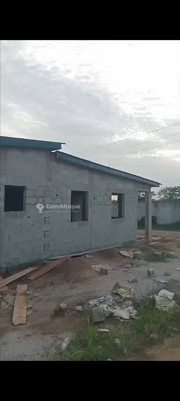 Villa basse 4 pièces gros œuvre — Bingerville Danhkro