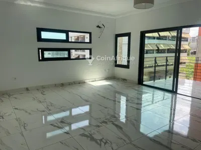 Appartement 3 pièces bon standing — Cocody Angré