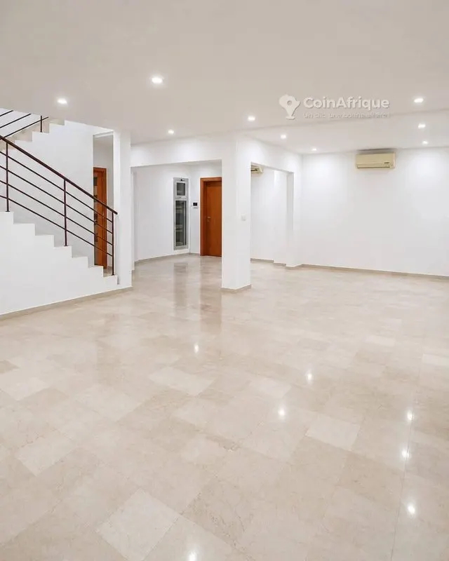 Villa duplex 5 pièces avec piscine — Cocody Riviera