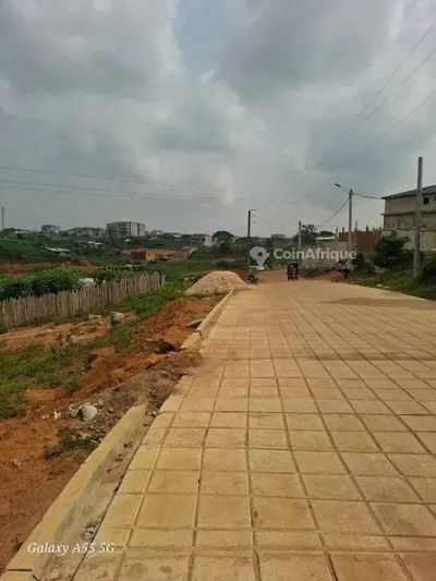 Terrain 453 m² — Bingerville Akandje