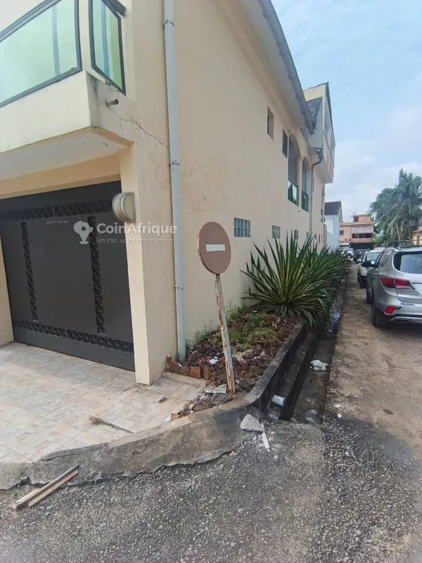 Villa duplex 9 pièces avec dépendance autonome — Cocody Riviera
