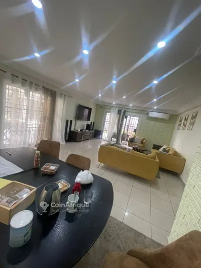 Villa duplex 6 pièces avec piscine — Cocody II Plateaux Vallon