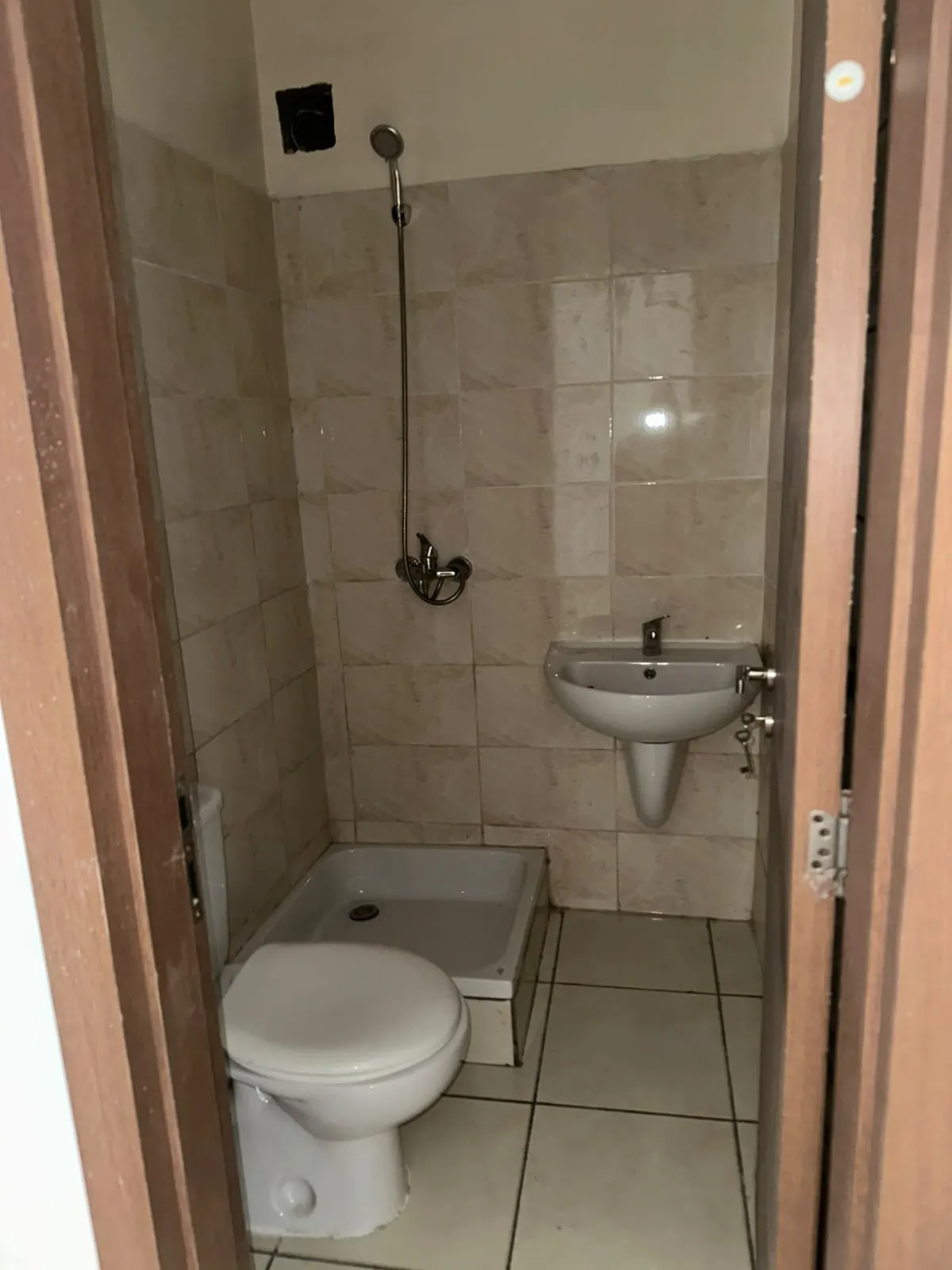 Appartement 4 pièces neuf avec parking et ascenseur — Yopougon Cité Addoha