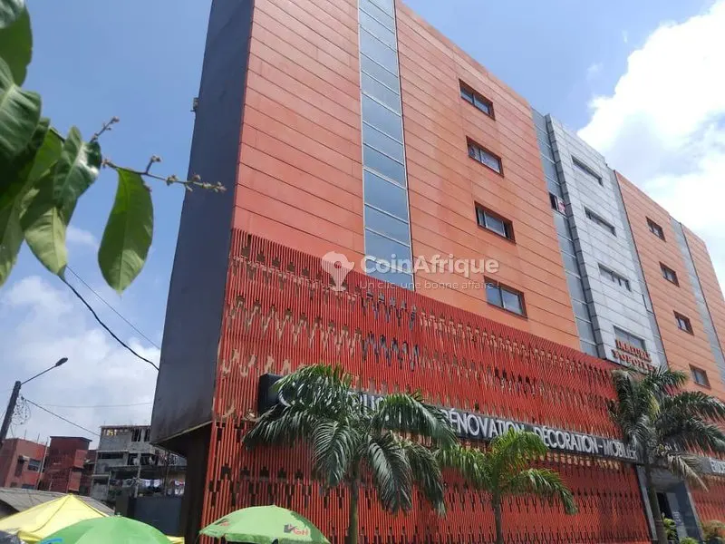Immeuble 5+ étages 551 m² avec parking — Treichville Yaokoffnar