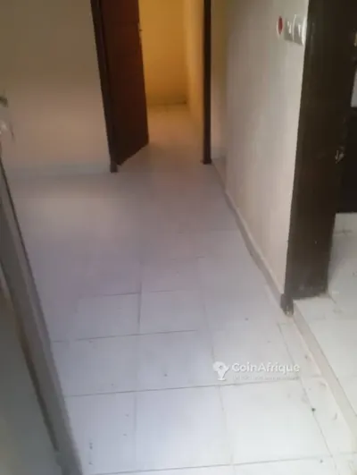Villa 4 pièces en travaux avancés — Yopougon Niangon