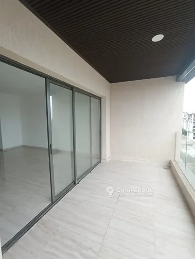 Appartement 3 pièces haut standing avec dépendance — Marcory Zone 4