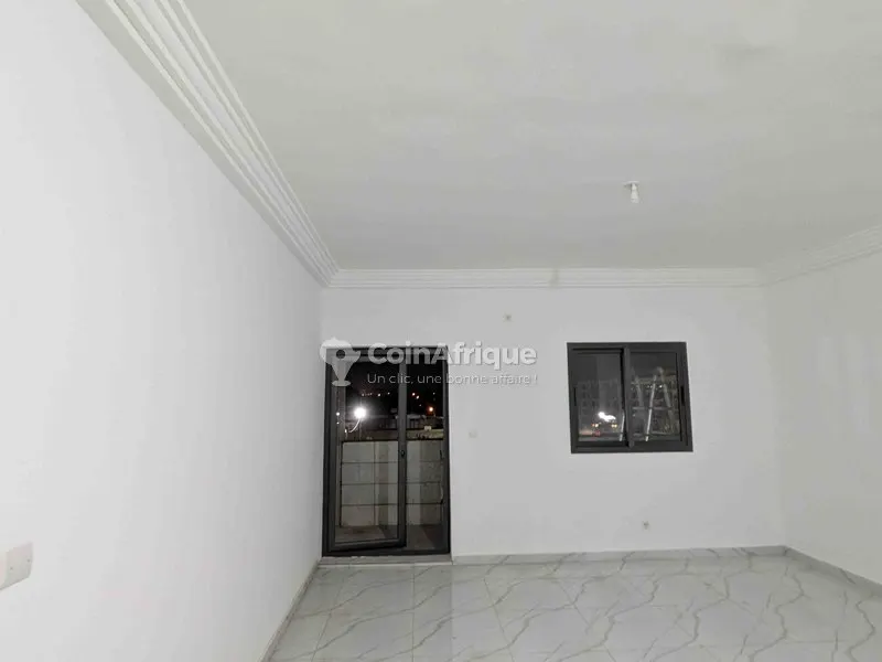 Location appartement 3 pièces – yopougon complexe sportif