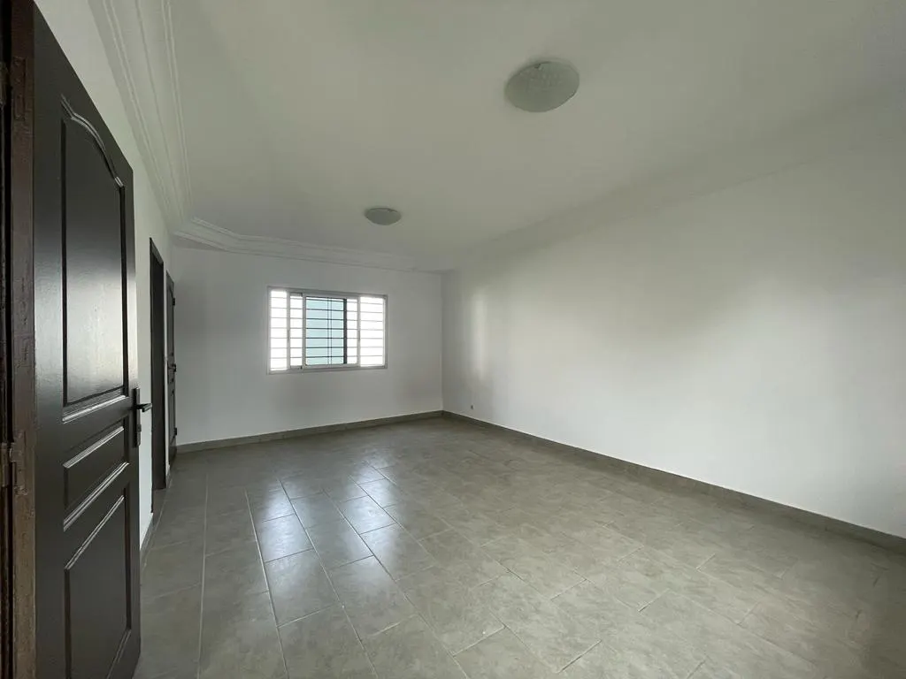 Appartement 2 pièces lumineux — Cocody Riviera Abbata