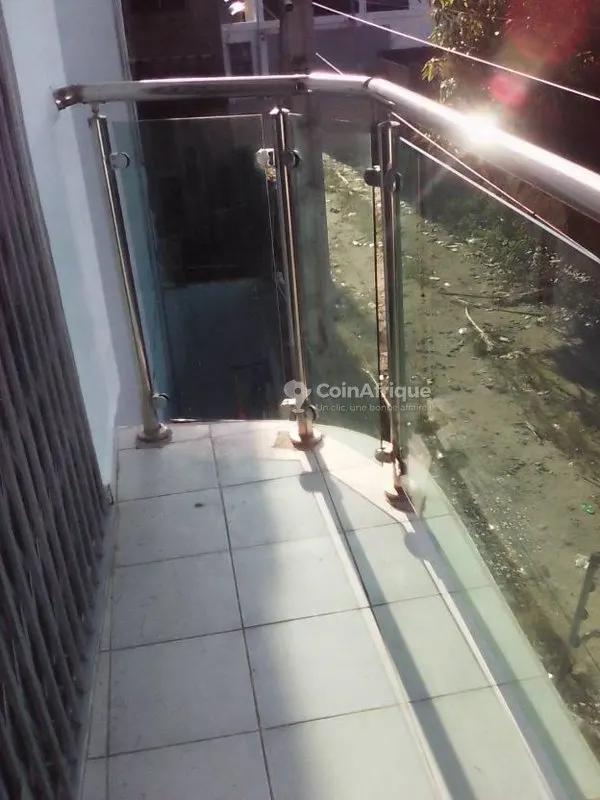 Appartement 3 pièces avec balcon et parking — Riviera 4 Mbadon