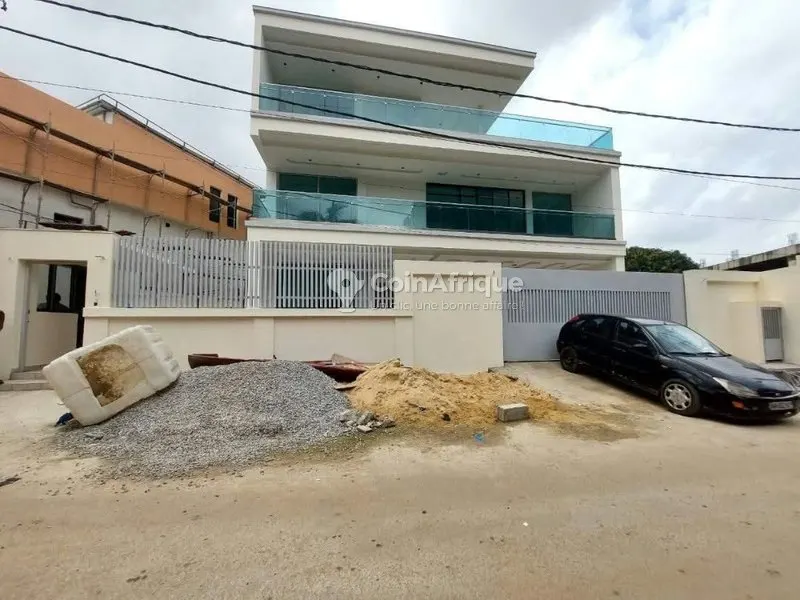 Villa duplex 8 pièces avec piscine — Cocody Riviera 4 M'badon