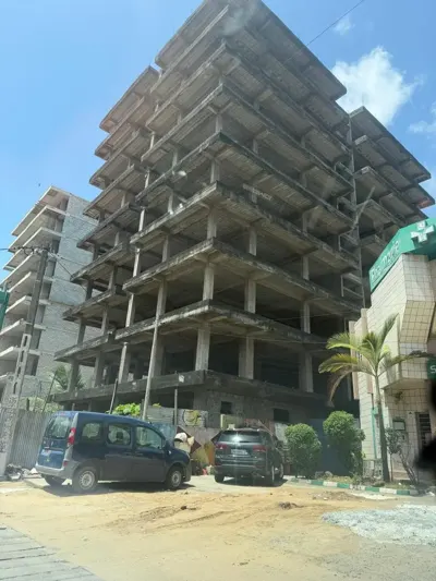 Immeuble R+8 gros œuvre 16 appartements avec 2 magasins — Marcory Zone 4