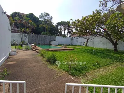 Villa basse 7 pièces avec piscine — Marcory Zone 4