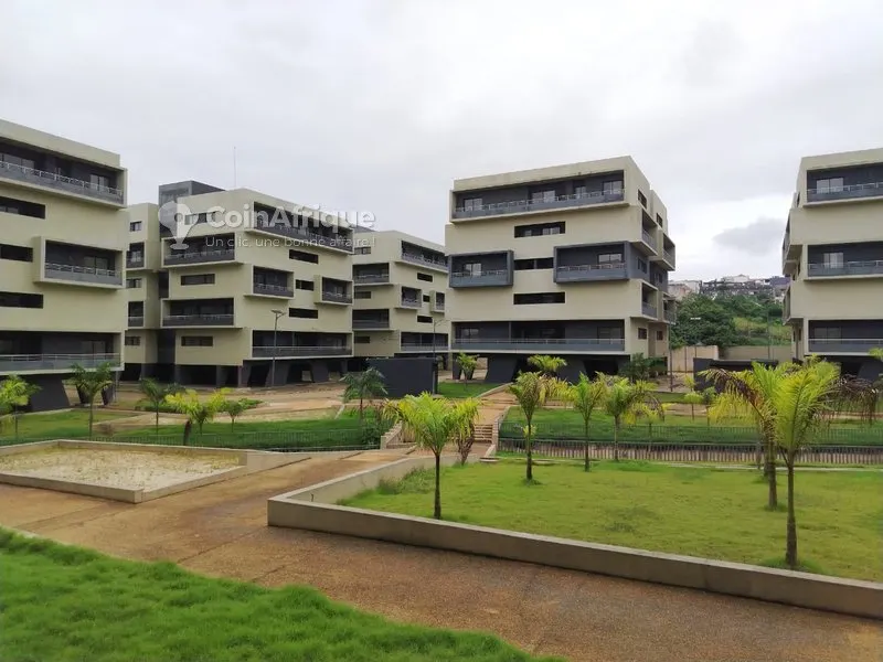 Appartement 4 pièces — Cocody Riviera Faya Efrata